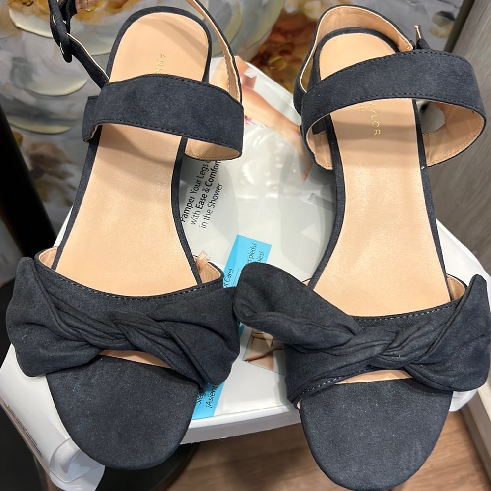 Ann Taylor sandal 8.5